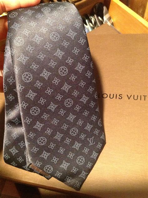 lv men tie